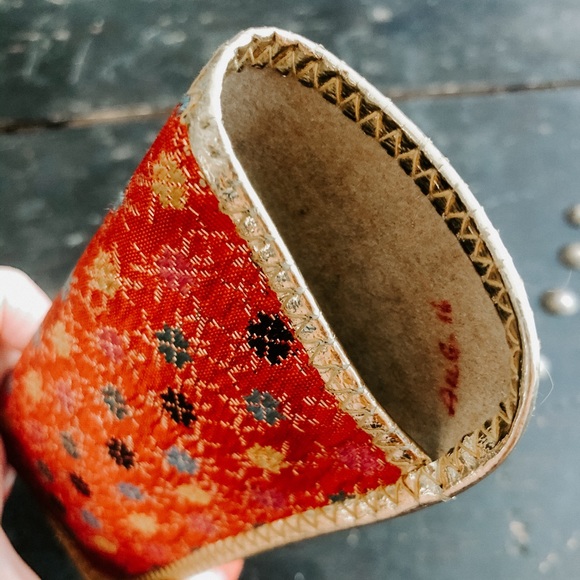 Vintage embroidered glasses case - Picture 3 of 4